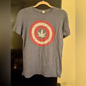 Men’s Anvil Brand Cannabis Leaf Bullseye Captain America Tee Shirt. Size S.